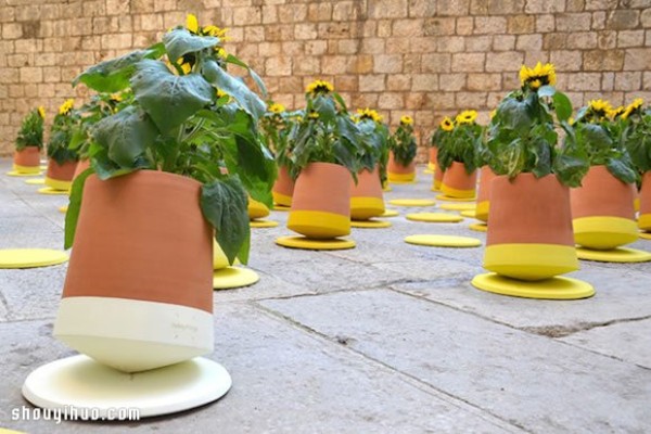 Voltasol A tumbler flower pot that rotates with the sun! 