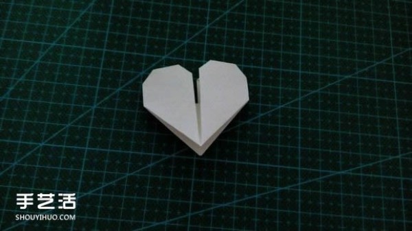 LOVE heart-shaped origami illustrated tutorial on how to fold LOVE love on Valentines Day