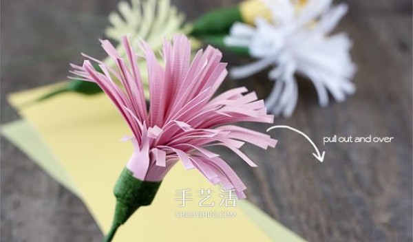 Its easy to make small chrysanthemums by hand using colored paper