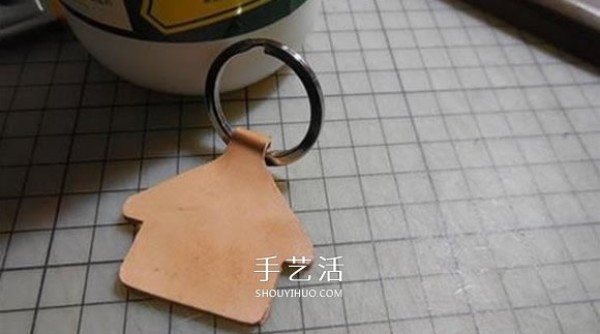 How to make your own leather keychain, how to make a handmade leather keychain