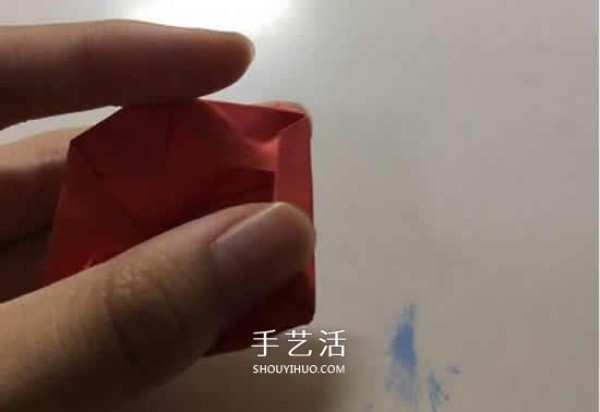 A little romantic secret! Illustration of transparent heart origami that can only be discovered by facing the light