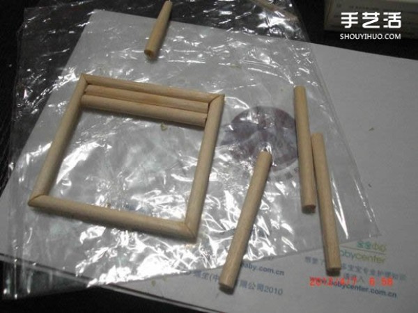 A detailed illustrated tutorial on making a model of the Eiffel Tower using chopsticks and bamboo skewers