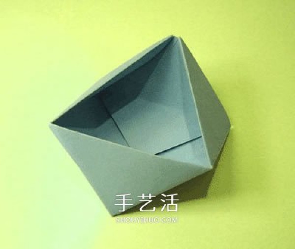 A simple origami tutorial for a garbage box, an illustration of how to fold a polyhedral paper box