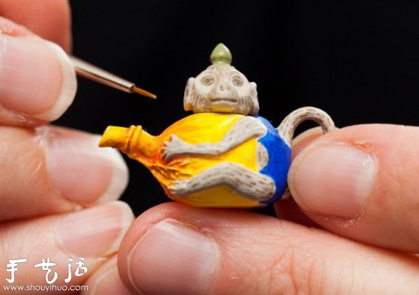 The miniature sculptures of the half-hundred-year-old man are only 1/12 of the original size