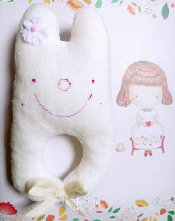 How to make a bunny hand rattle with illustrations of making a fabric cartoon hand rattle