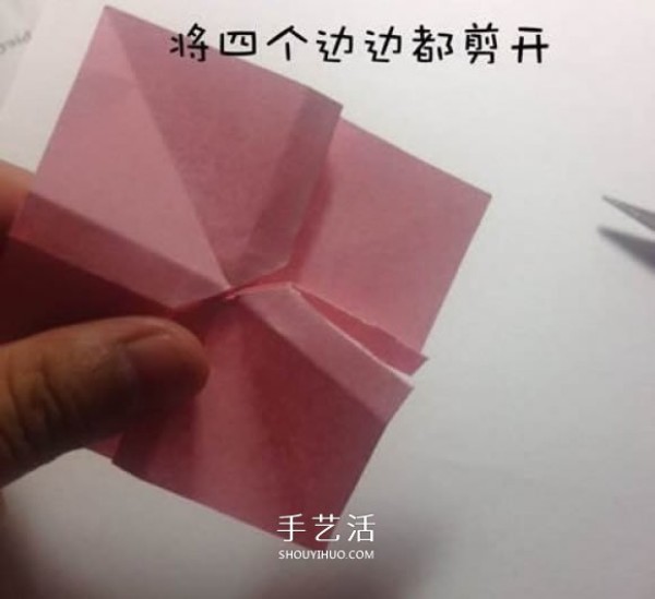 The steps of origami bow and the illustration of how to fold a simple bow