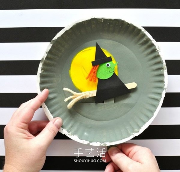 Illustrated tutorial on how to make your own Halloween paper plate witch puppets