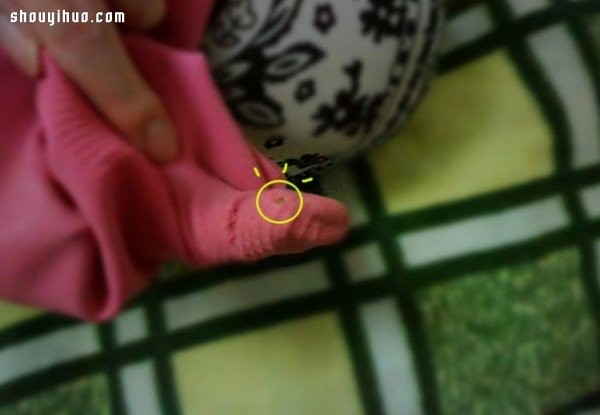 10 kinds of daily life props can be made by DIY using broken plastic gloves