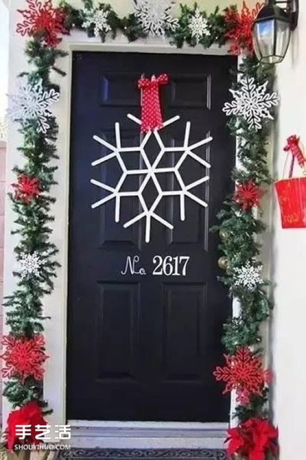 Decoration pictures of chairs and doors for Christmas kindergarten environment creation