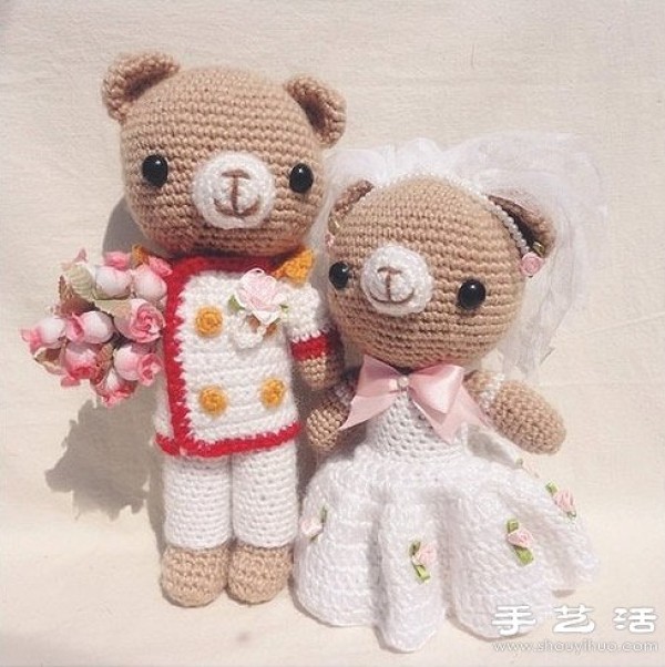 Hand-Knitted Cute Bear Doll Wedding Photos