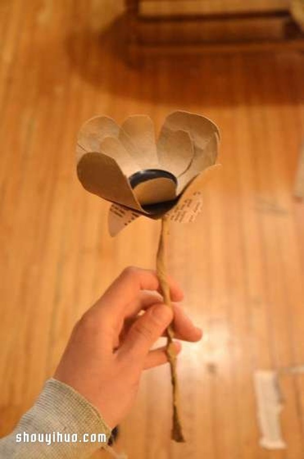 How to make beautiful decorative flowers from toilet paper rolls step by step