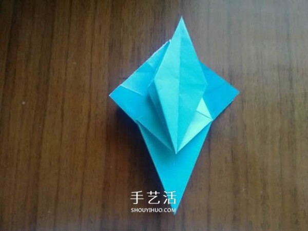 How to fold an eight-petal chrysanthemum.Illustrated tutorial for making three-dimensional chrysanthemum origami during Double Ninth Festival