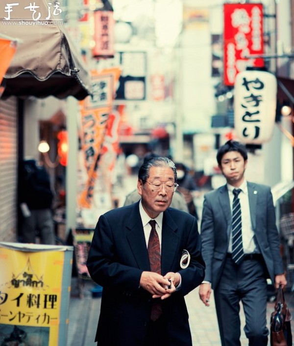 Works by British photographer Alex Robertson - Tokyoites