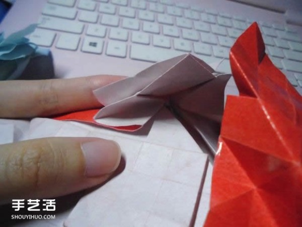 Kissing Fish Origami Illustration of the Super Complex Heart Folding Process