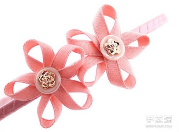 Cute ribbon flowers are handmade and decorated into hair hoops, very suitable for little girls