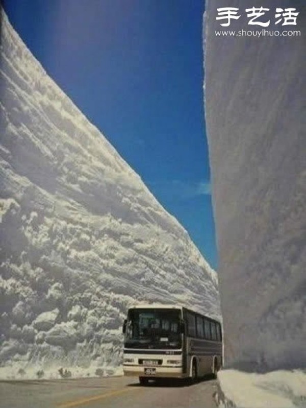 Super shocking: 20-meter-deep snowy road in Russia