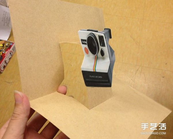 Illustration of a method of making a 3D greeting card with a Polaroid camera