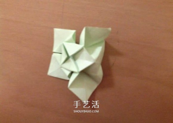 How to fold a lucky four-leaf clover and how to make an origami four-leaf clover step by step" border="0 " width="580" height="435" src="https://img.111diy.com/timthumb.php?src=/d/file/20220112/5czfggog10n.jpg" /></p>
<p align="center"><img alt="Illustration of how to fold a lucky four-leaf clover Step by step diagram of how to make origami four-leaf clover"  alt=