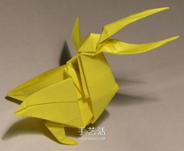 Illustration of the origami method of a three-dimensional pelican that likes to prey on fish