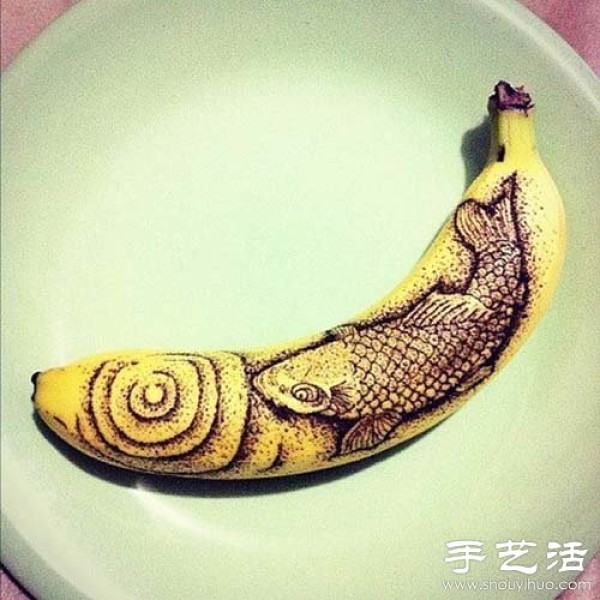 Creative DIY realistic patterns on banana peels