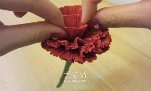 How to fold carnations with detailed illustrations and Mothers Day carnation origami tutorial