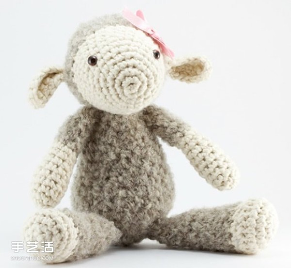 The cute crocheted animal dolls are beautiful and healing