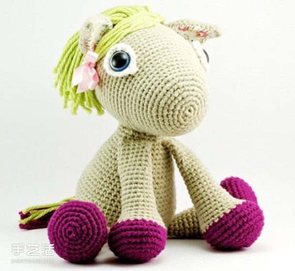 The cute crocheted animal dolls are beautiful and healing