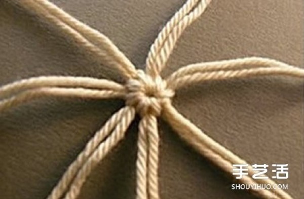 The weave method of flower coasters illustrates the method of hand-weaving coasters, tutorial