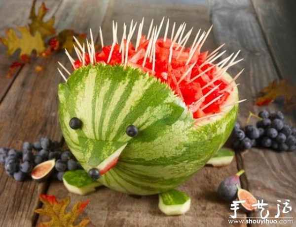 DIY hedgehog with watermelon and toothpick