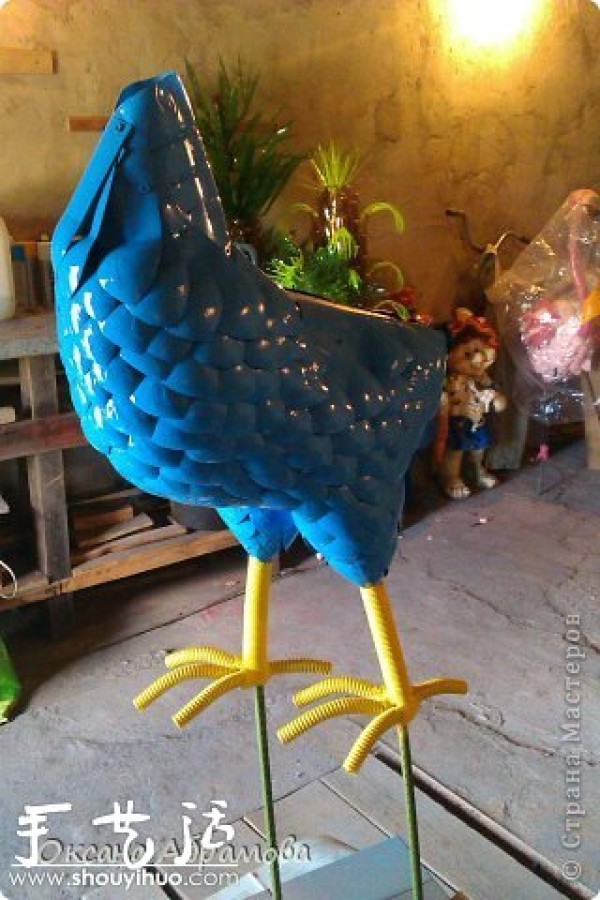 Tutorial on DIY making a big rooster from waste plastic bottles