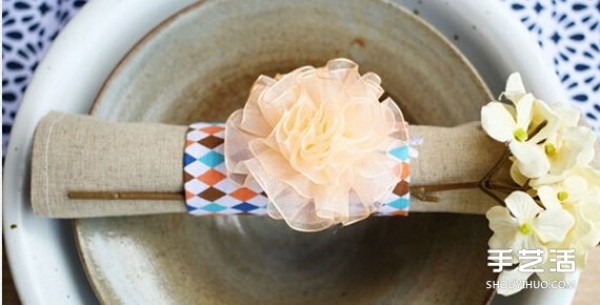 The wonderful use of paper towel tube: DIY hand-made beautiful chopstick storage box