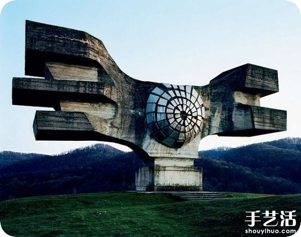 Former Yugoslavia: Postmodern Monumental Sculptures