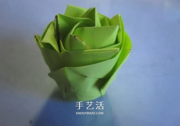 The origami illustration of the original paper rose is very detailed