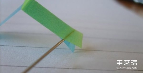 Ultra-long glider folding method and simple sticky paper glider production