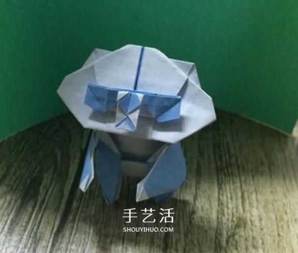 Illustrated tutorial for origami standing giant panda, cute cartoon image