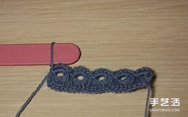 Discarded popsicle sticks can also be turned into useful props for crochet