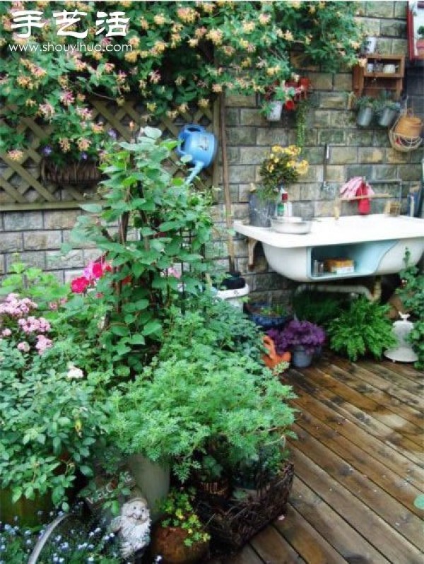 A fairy-tale balcony arrangement full of flowers and plants