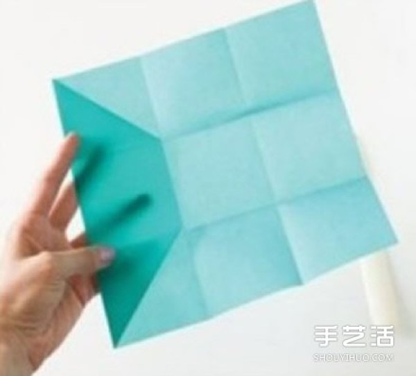 How to fold a square paper box. Illustrations of how to fold a square box.