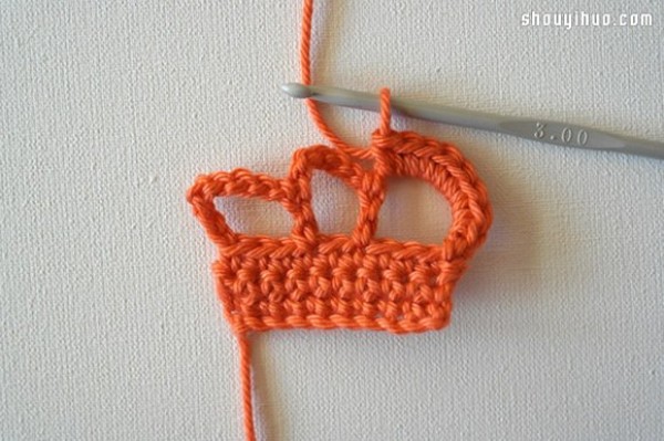 Wool crochet mini crown DIY cute brooch or headband