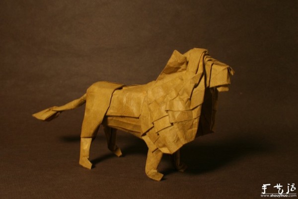 Appreciation of realistic hand-made animal origami works