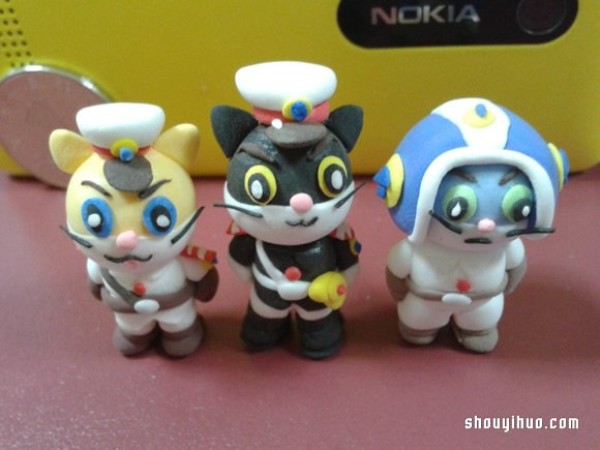 Hand-made black cat Sheriff takes the children to reminisce about their childhood