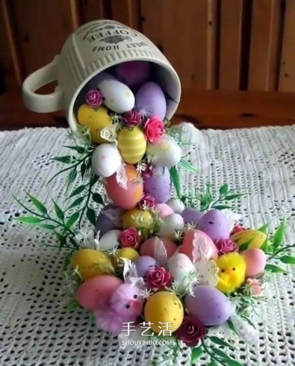 Old cups and saucers are cleverly transformed into DIY to make exquisite home decoration ornaments