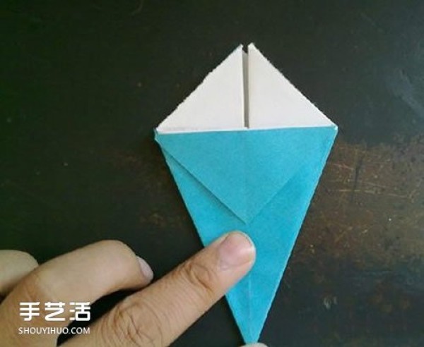 Origami carnation step by step illustration, the folding method of carnation is simple and easy to learn