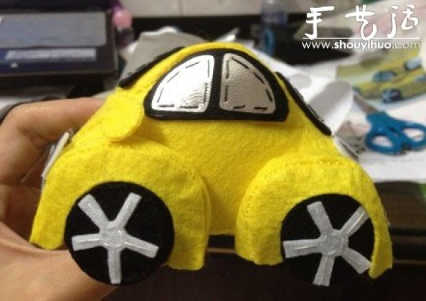 Handmade fabric works: the cute Beetle car