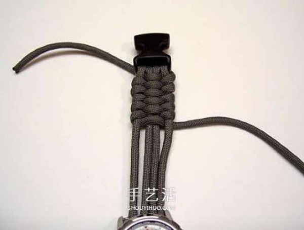 The weaving method of paracord watch strap and the illustration of weaving the watch strap with paracord