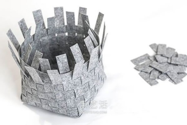 Cloth woven storage basket illustrates the weaving method of fabric storage basket