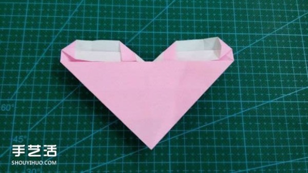 LOVE heart-shaped origami illustrated tutorial on how to fold LOVE love on Valentines Day