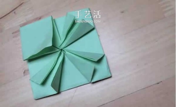 How to fold a spinning paper top with a simple flower-shaped top origami tutorial