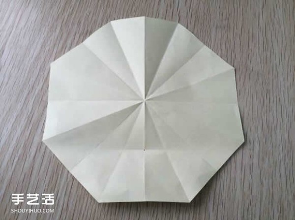 Illustrated tutorial on how to fold an eight-petal flower, steps in the process of origami an eight-petal flower