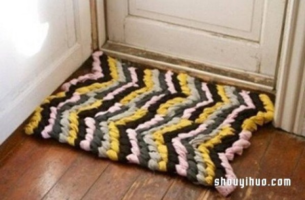 Steps to use old clothes/cloth strips to weave beautiful carpets by hand